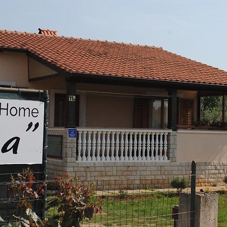Holiday Home Ana プーラ エクステリア 写真